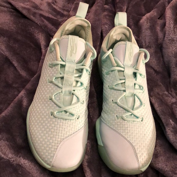 Lebron XIV low - Picture 4 of 5